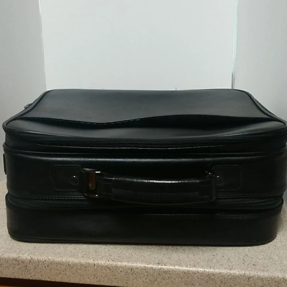 .Samsonite Vinyl Laptop Carry on